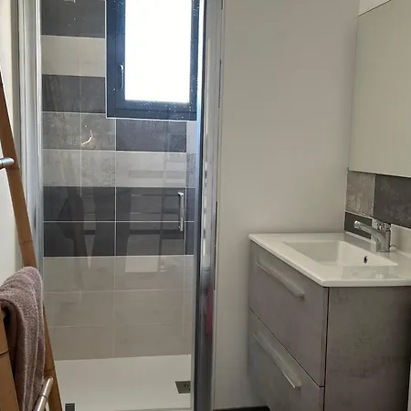 בית נופש Maison Familiale Style Industriel, Plages A Pied, Jardin Clos, 3 Terrasses, Bbq, Parking Prive - Fr-1-364-166 *