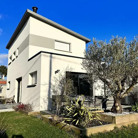 בית נופש Maison Familiale Style Industriel, Plages A Pied, Jardin Clos, 3 Terrasses, Bbq, Parking Prive - Fr-1-364-166 *
